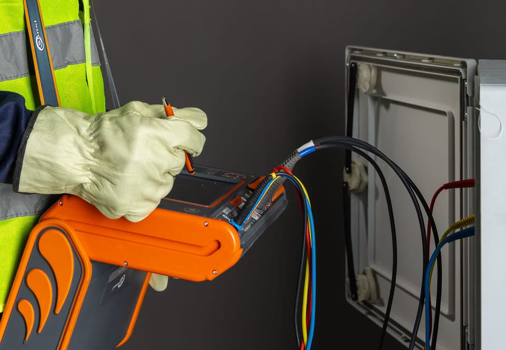 Medición y pruebas eléctricas de puesta en servicio